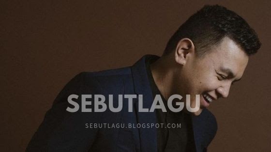 Lirik Pamit Tulus Lirik Lagu Tulus Lirik Chords C Sebutlagu Tubuh saling bersandar ke arah mata angin berbeda kau menunggu datangnya malam saat kumenanti fajar. sebutlagu