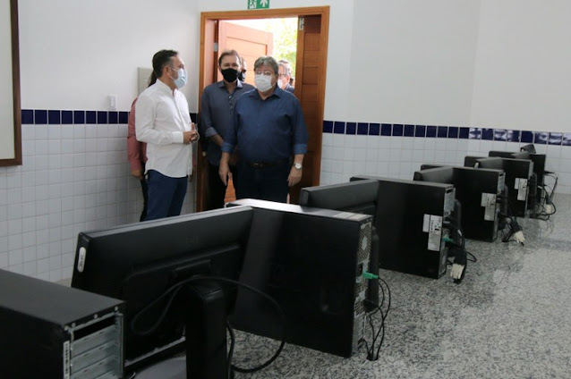 Em Monteiros, João Azevêdo assina Ordem de Serviço para implantação do Restaurante Popular e visita obras