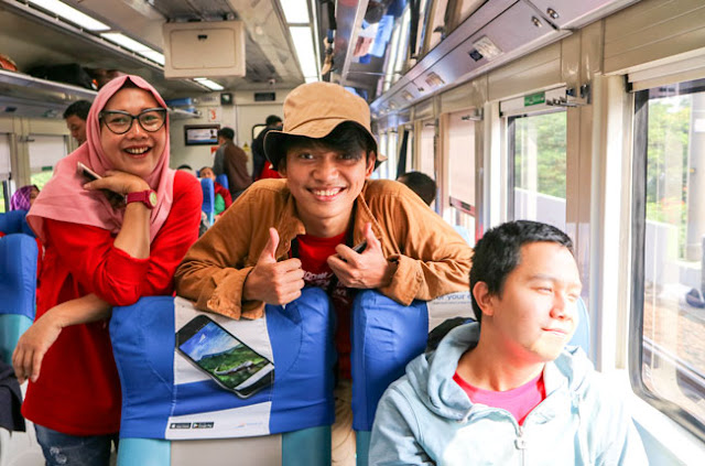 bepergian dengan kereta api bepergian dengan kereta api