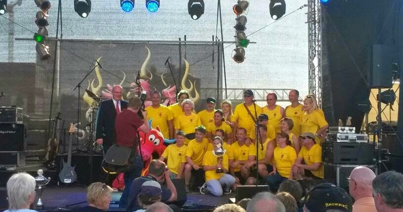 Colour Up Your Office Blaue Gunstige Empfangstheken Als Empfangsmobel Und Empfangstresen Im Buro Und Buromobel Fur Die Arztrpraxis Hotel Physiotherapie Mit Blauer Hochglanzfront Und Beleuchtung Im Hafenburo Von Marina Runthe In