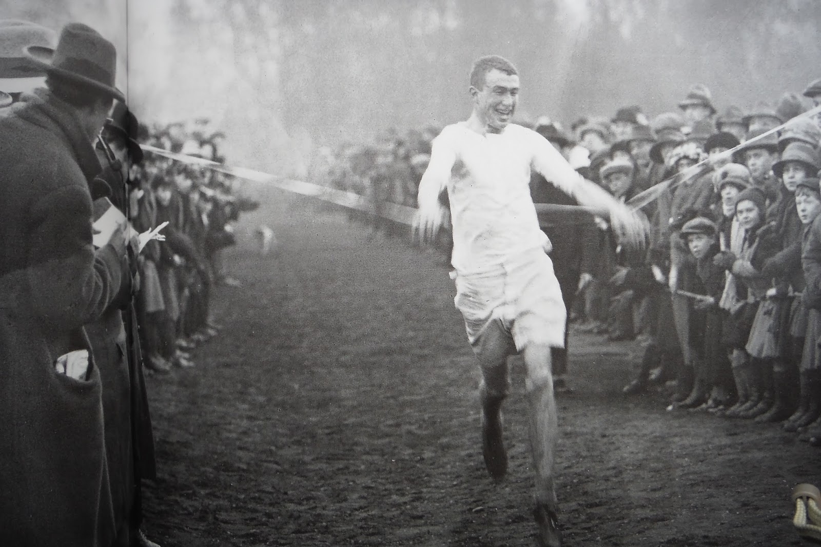 Once Upon a Time in the Vest V8 N. 22 Book Review on "The Complete