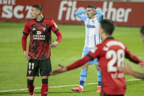 El Málaga mereció más ante el Mirandés, aunque cayó por la mínima (1-0) El Málaga mereció más ante el Mirandés, aunque cayó por la mínima (1-0)