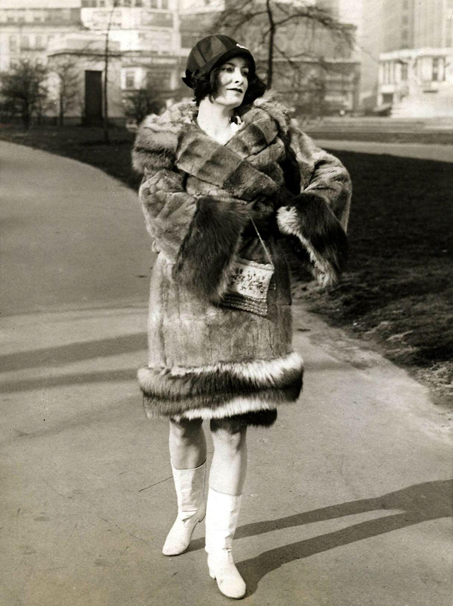 The Jazz Age Fashion 44 Charming Snapshots of Women in Coats During