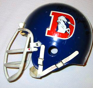 Pro Football Journal: Denver Broncos Helmet Oddity in 1976 and 1977—Two  Shades of Blue