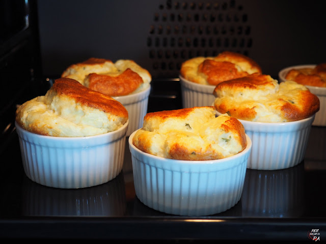 Souffle de bacalao con base de bechamel, huevos y queso parmesano.