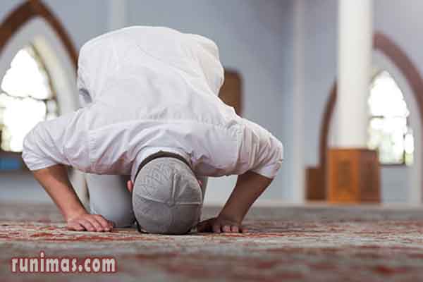 Bacaan Niat Tata Cara Sholat Maghrib dengan Gambarnya - Runimas