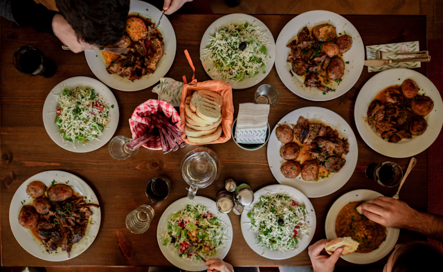 Eating around a table