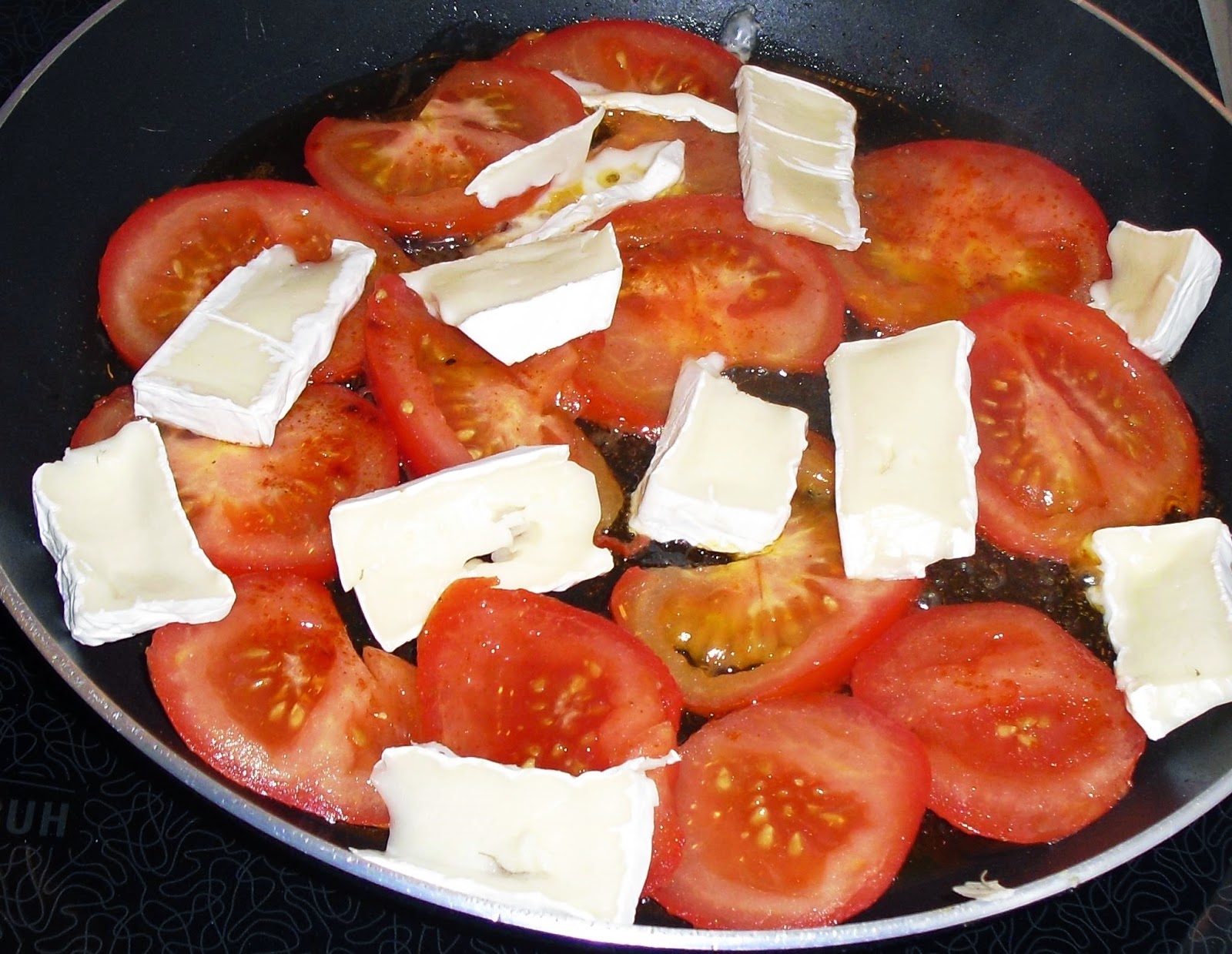 Futtern wie bei Muttern: Saftige Tomatenpfanne mit Camembert in ...