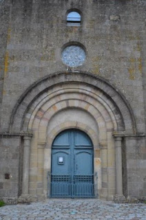 Romaanse kunst & architectuur Eglise SaintPierre te Theneuille