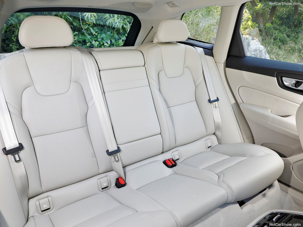 GIÁ XE VOLVO XC60 SUV 5 CHỖ