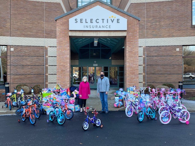 Selective Insurance Company of America Supports Project Self-Sufficiency's Season of Hope Toy Drive