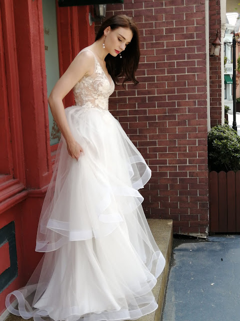 sleeveless white wedding dress for brides