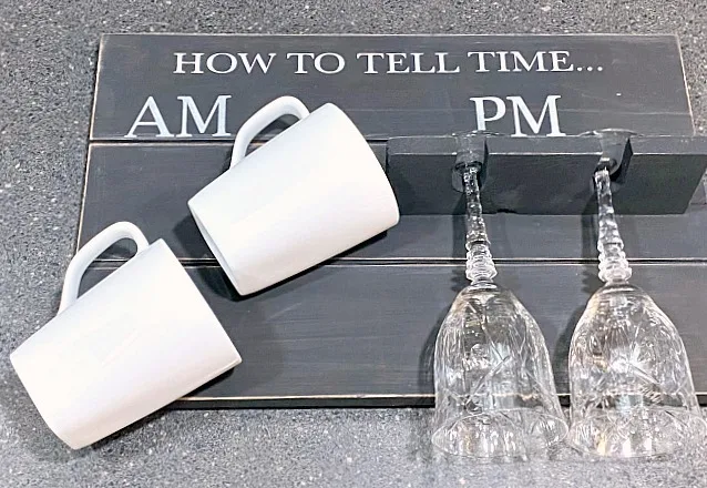 Stenciled How to Tell Time Pallet Sign for coffee mugs