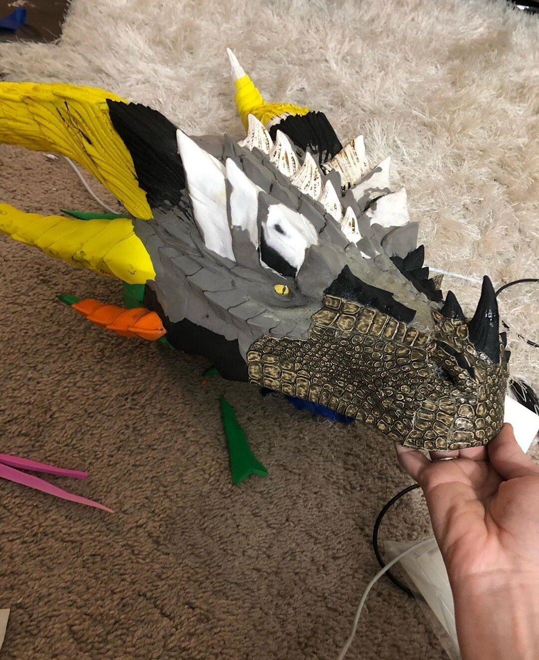 용으로 변신하는 서양녀 - 디쁠