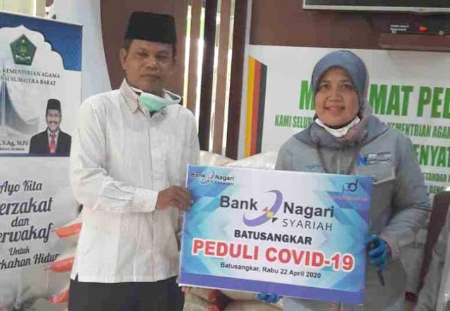 Bank Nagari Syariah Batusangkar Bantu Tenaga Honorer