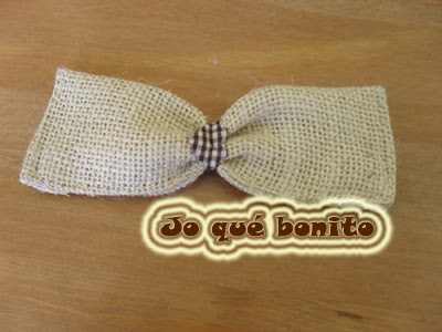 Caja de fresas reciclada con arpillera