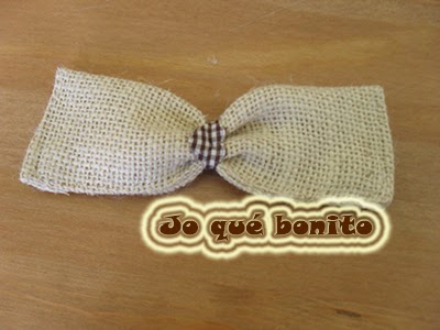 Caja de fresas reciclada con arpillera