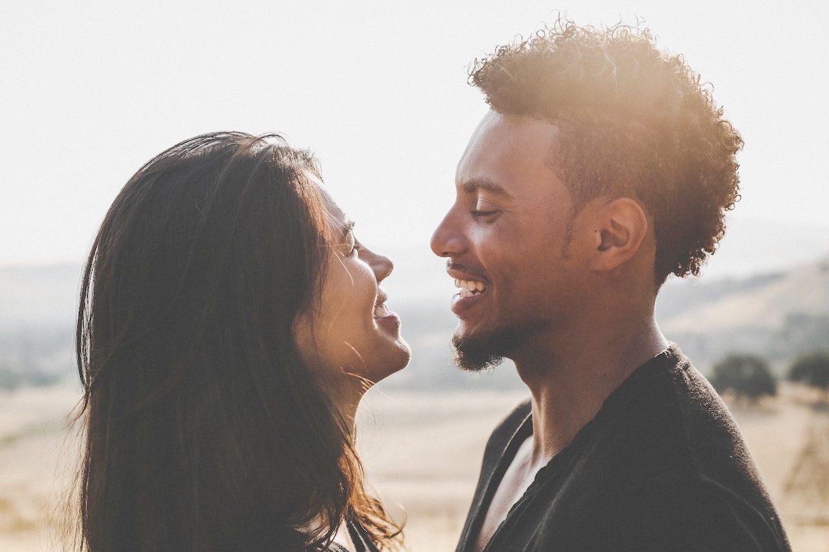 11 Universal Signs That Someone Is flirting With You 1 1