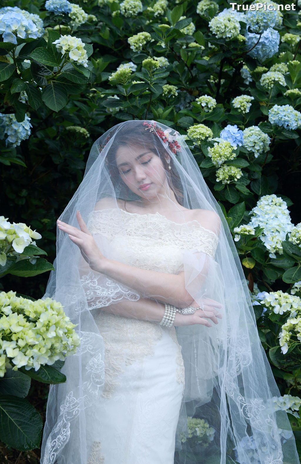Image Taiwanese Model - 張倫甄 - Beautiful Bride and Hydrangea Flowers - TruePic.net - Picture-30