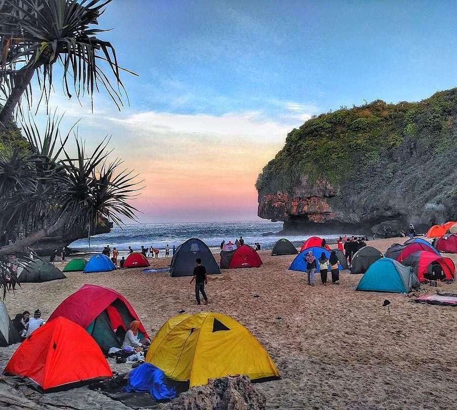 Pantai Greweng Gunung Kidul Destinasi Tempat Camping