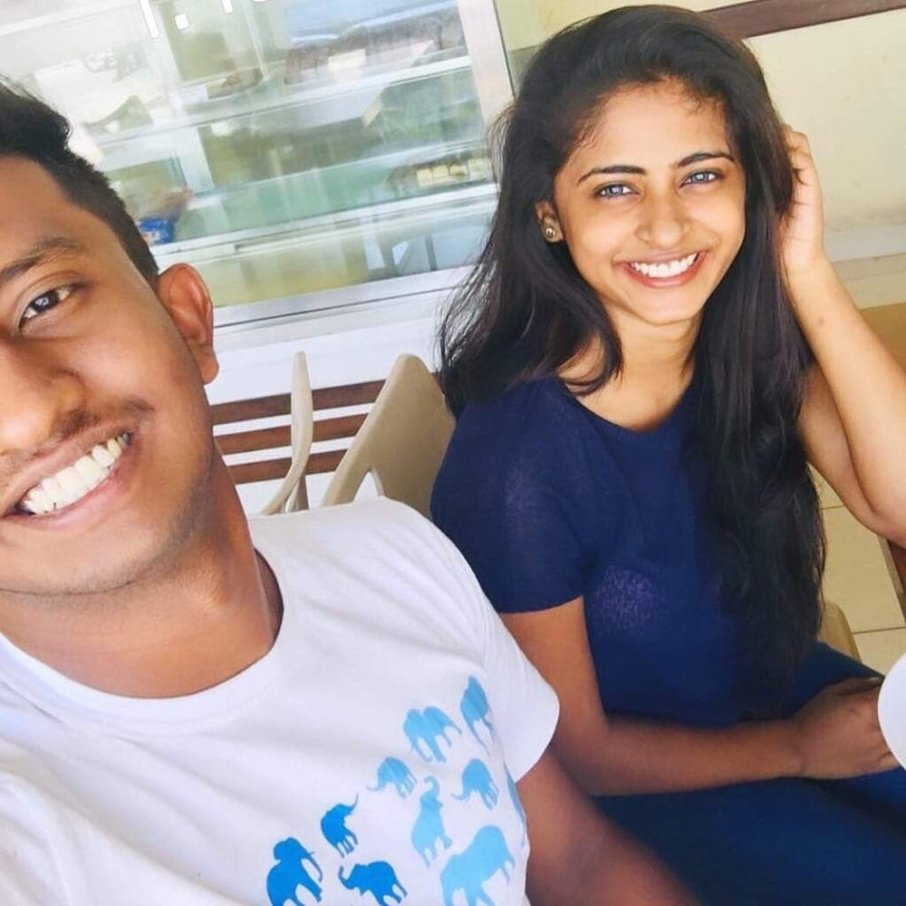 Strawberry Phone Srilankan Girl Ashan Birthday Celebration Hotel 26496 |  Hot Sex Picture