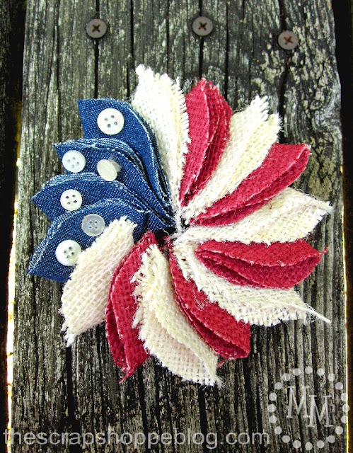 Mini Patriotic Wreath Pin