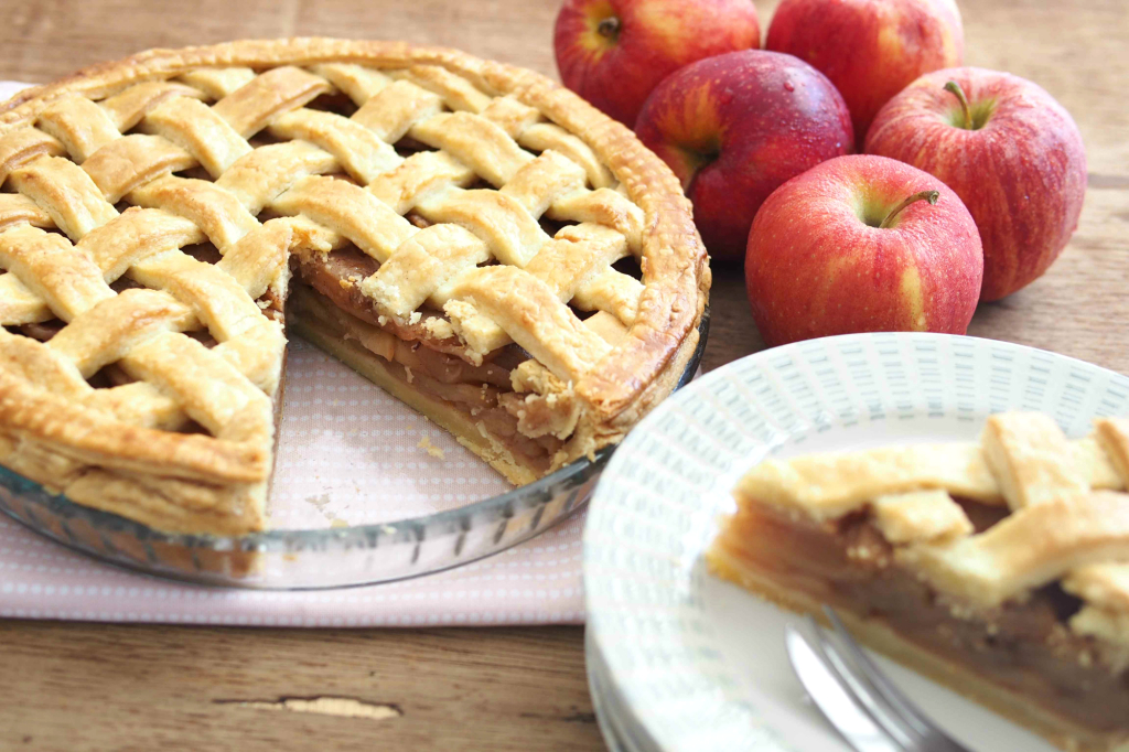 APPLE PIE BAKE WITH PAWS