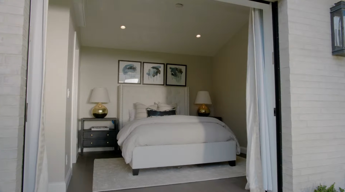 26 Interior Design Photos vs. 3910 Topside Ln, Corona Del Mar, CA Luxury Home Tour