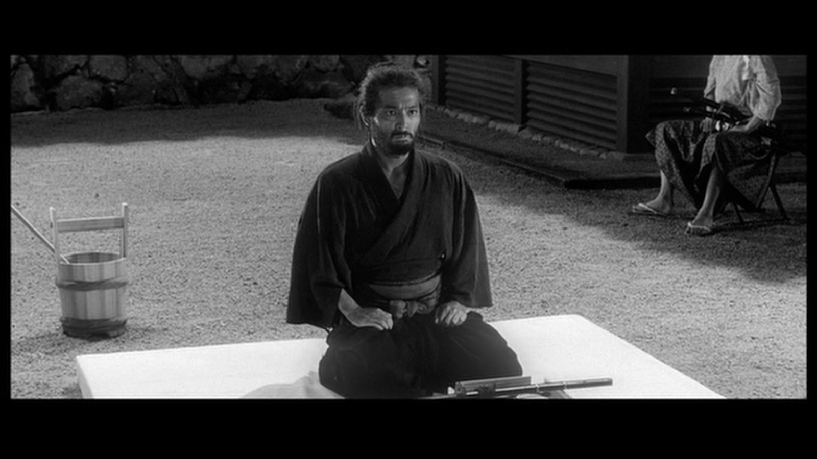 Masterless samurai Tatsuya Nakadai is way down on his luck, so he goes to t...