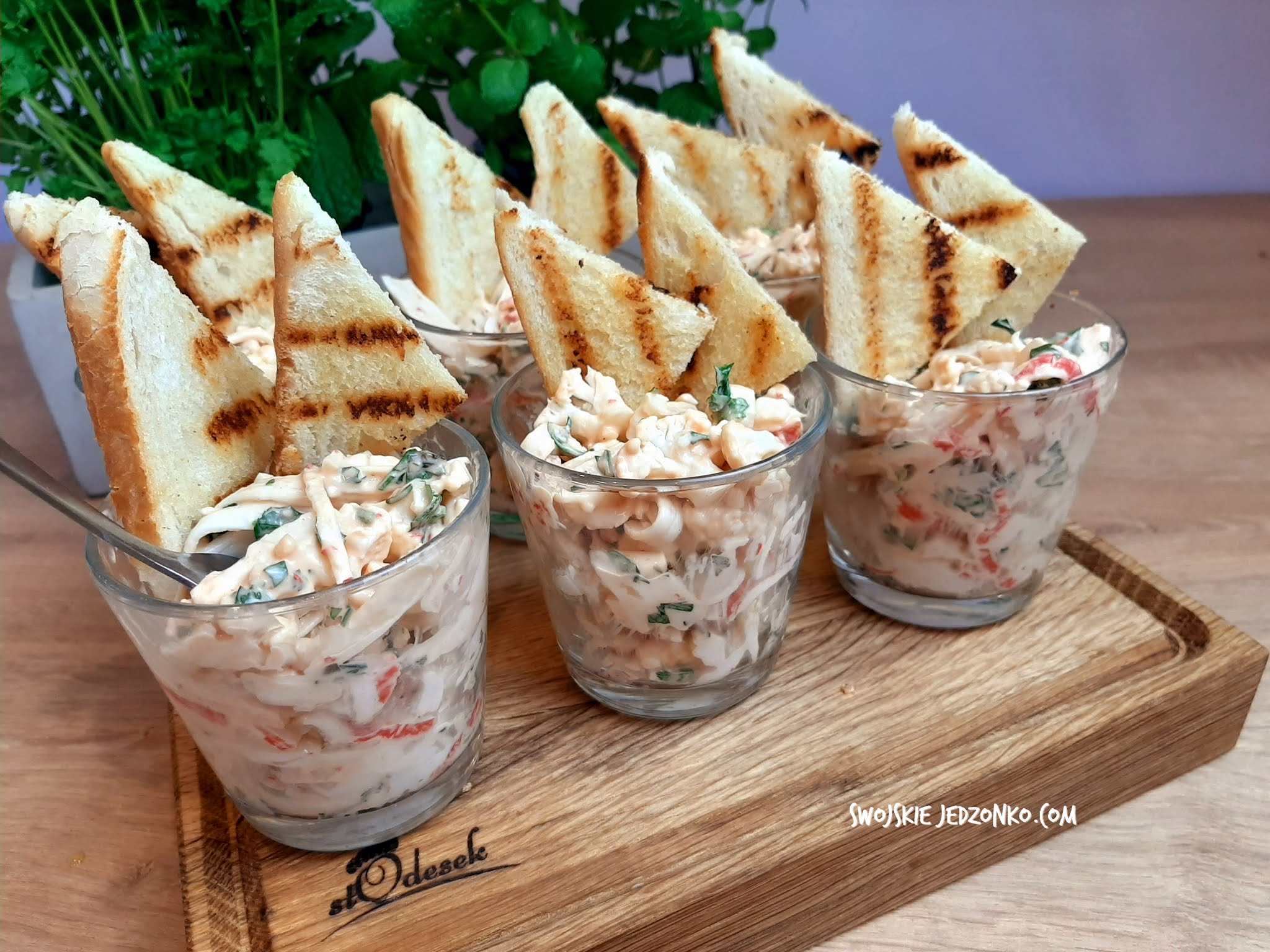 Szybka sałatka z paluszków surimi Swojskie jedzonko