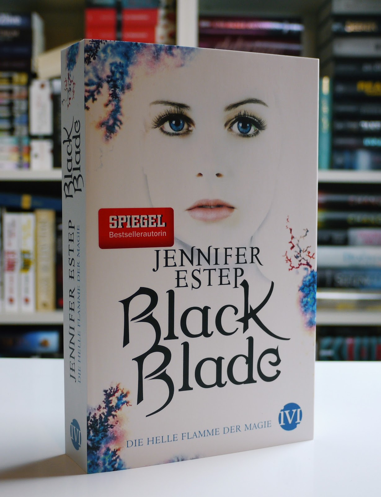 Vanessas Bücherecke Black Blade Die helle Flamme der Magie von Jennifer Estep