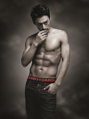 Joo Jin Mo six pack abs
