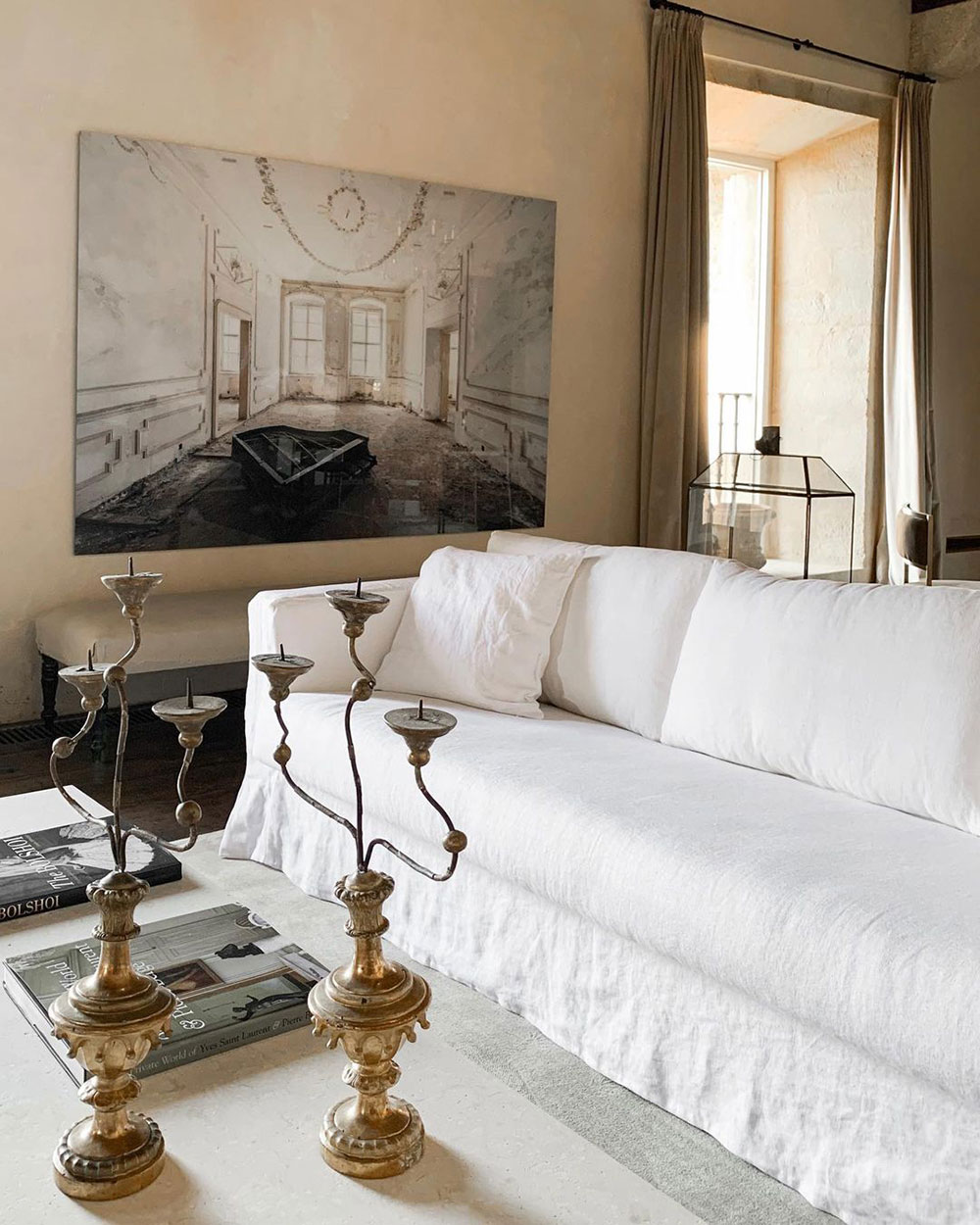 A chic Spanish mansion with a noble character by Studio Las Perelli