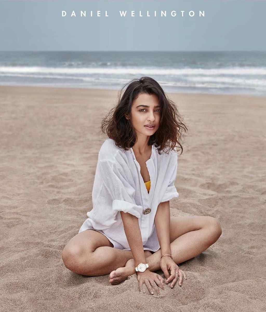 Bollywood Hot Heroine or Model  Radhika Apte Images