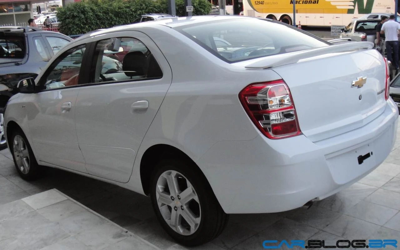 Chevrolet Onix Plus Premier 2020 (Azul Seeker) em detalhes