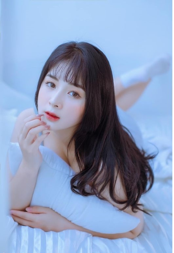 ảnh clip Quỳnh Alee khoe hàng
