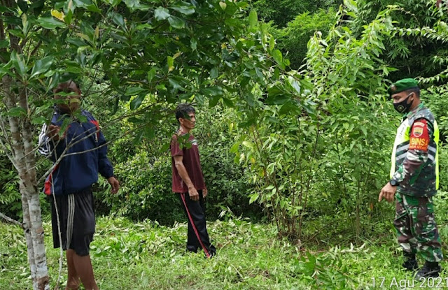 Kesulitan Cari Kerja, Babinsa Saprizal Promosikan Heri ke Masyarakat Sebagai  Pekerja Bangunan