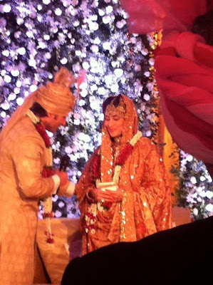 Saif Ali Khan and Kareena Kapoor exchanging their Marriage Vows at the Wedding