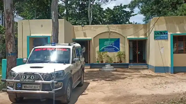 বেআইনী ভাবে গাছের কাটার তদন্ত করতে রূপনারায়ানপুরে এলেন দুর্গাপুর ডিভিশনের ডি এফ ও