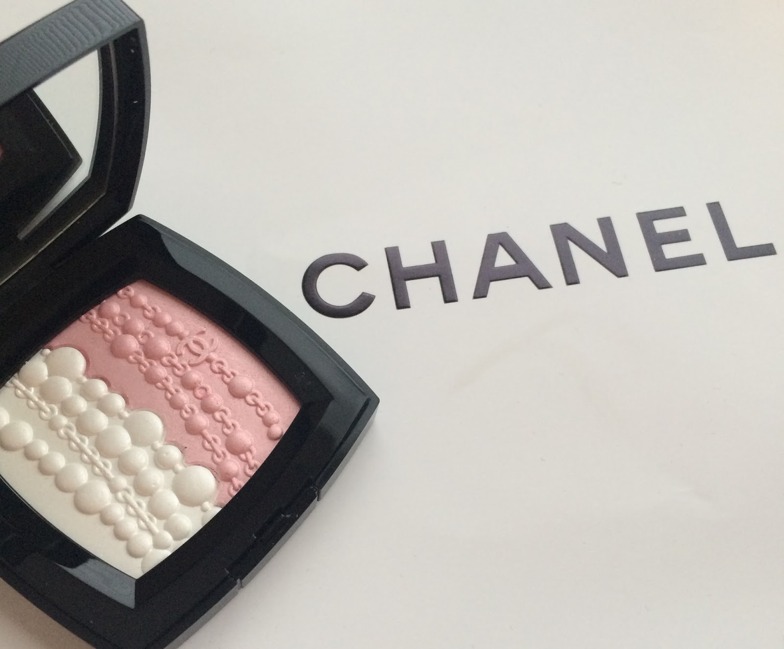 Chanel Perles et Fantaisies Illuminating Powder – a must-have for all Chanel  lovers!