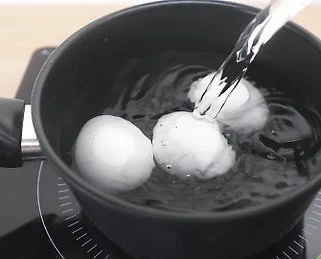 boil-the-eggs-and-peel