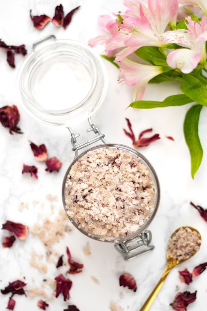 The best summer body scrub to buy or DIY.  These natural body scrub recipes and products are perfect gift ideas.  Make an easy sugar scrub recipes for DIY beauty or buy a natural homemade body scrub.  Some of these exfoliating recipes use essential oils, some are whipped.  These natural body scrub recipes teach you how to make a body scrub.  #sugarscrub #scrub