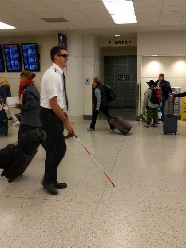 20 Times People In Airports Had To Look Twice To Realize What's Happening