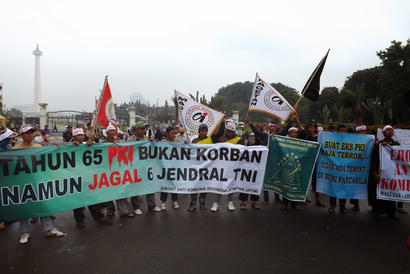 FAK NGLURUG ISTANA NEGARA KECAM PUTUSAN MAHKAMAH AGUNG DIKAWATIRKAN MENUMBUHKAN KEMBALI FAHAM KOMUNIS