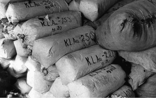 The daily ration of a prisoner consisted of 300 grams of bread, half a liter of black coffee, a liter of kohlrabi soup and a few grams of sausage and margarine. Staying in the countryside for about 3 to 6 months led many prisoners to complete physical exhaustion and mental degradation. The average income of a prisoner's job was 1,631 Reichsmark (imperial framework), taking into account the value of his personal belongings, teeth and hair. In the photo: bags with hair of people killed in the Auschwitz camp. The daily ration of a prisoner consisted of 300 grams of bread, half a liter of black coffee, a liter of kohlrabi soup and a few grams of sausage and margarine. Staying in the countryside for about 3 to 6 months led many prisoners to complete physical exhaustion and mental degradation. The average income of a prisoner's job was 1,631 Reichsmark (imperial framework), taking into account the value of his personal belongings, teeth and hair. In the photo: bags with hair of people killed in the Auschwitz camp.