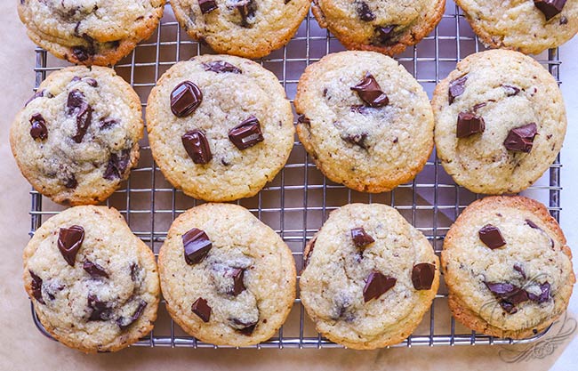 Petits cookies chocolat au lait et noir