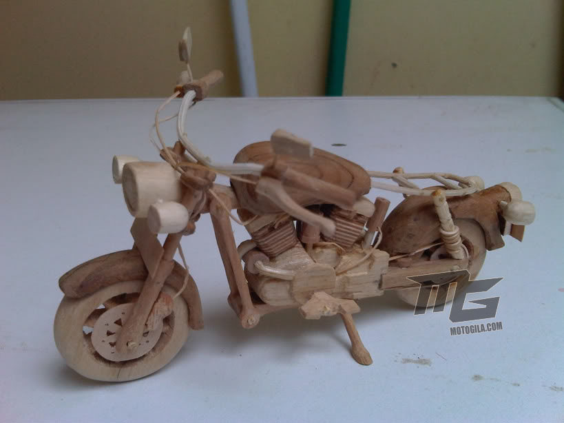 Miniatur Motor Moge Dari Kayu