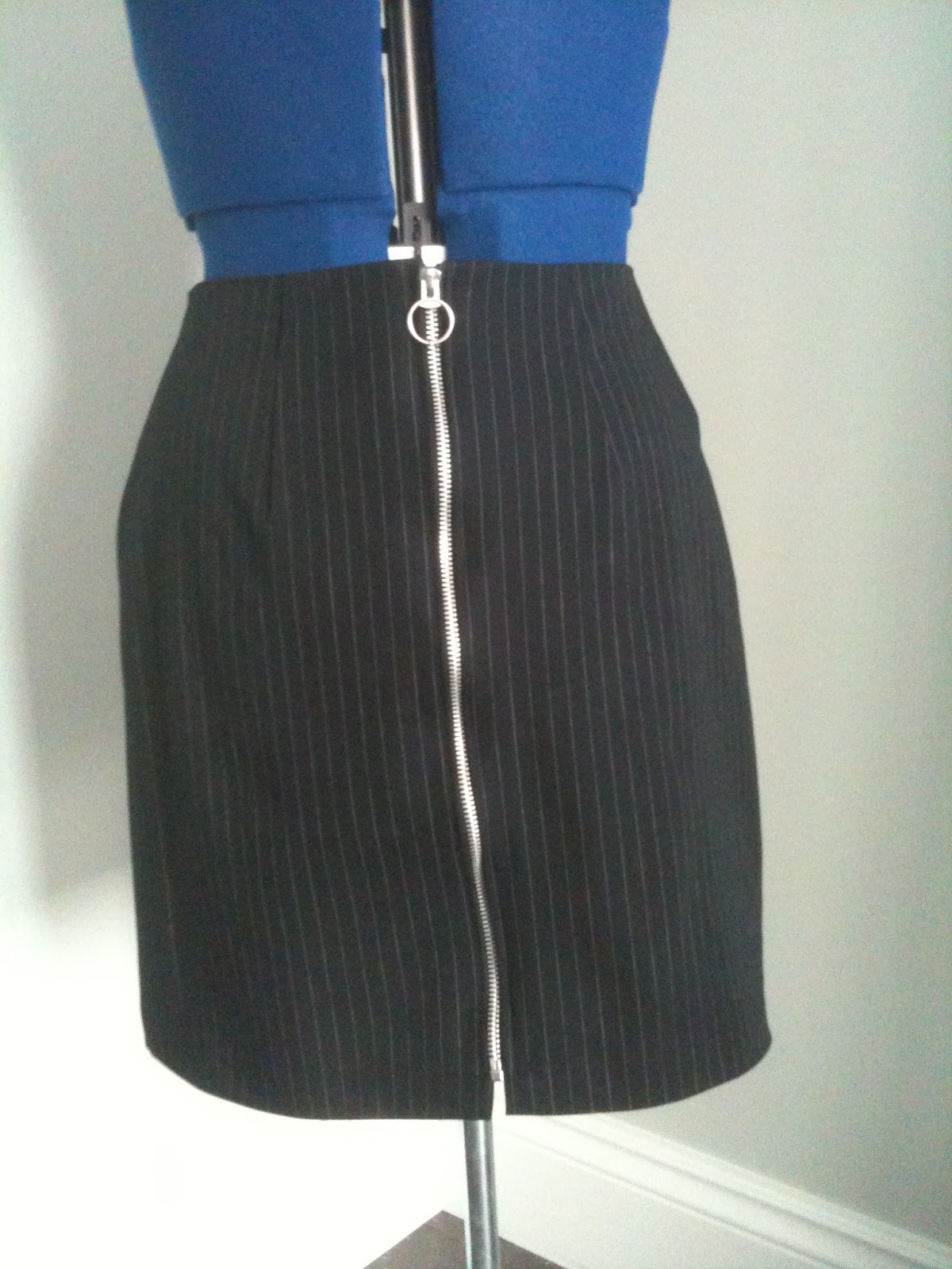 Vespidame: Scissor Print Pocket Skirt