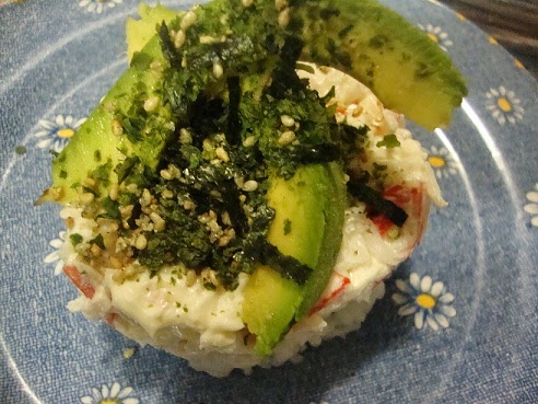 Ensalada de surimi, arroz y algas nori