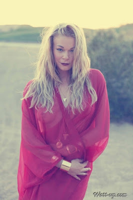 http://www.watt-up.com/j_gallery/LeAnn_Rimes_2/slides/LeAnn_Rimes%20(2137).html